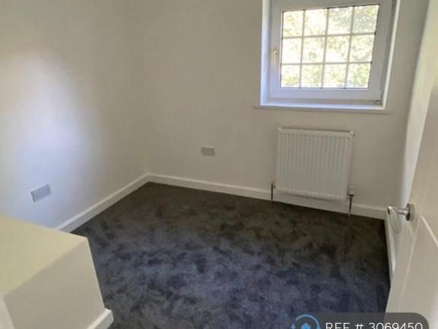 4 bedroom semi detached house to rent