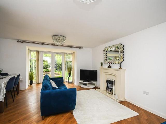 4 bedroom semi detached house to rent