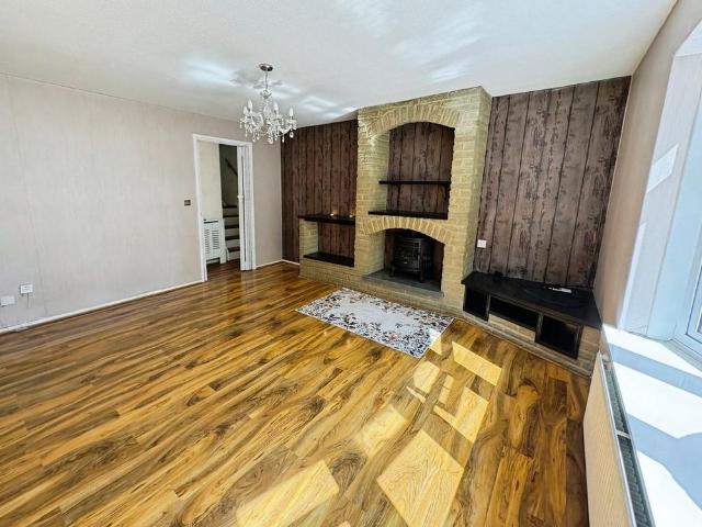 4 bedroom semi detached house to rent