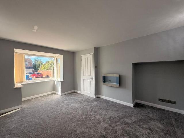4 bedroom semi detached house to rent