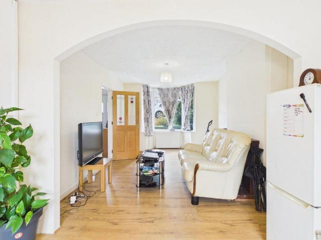 4 bedroom semi detached house to rent