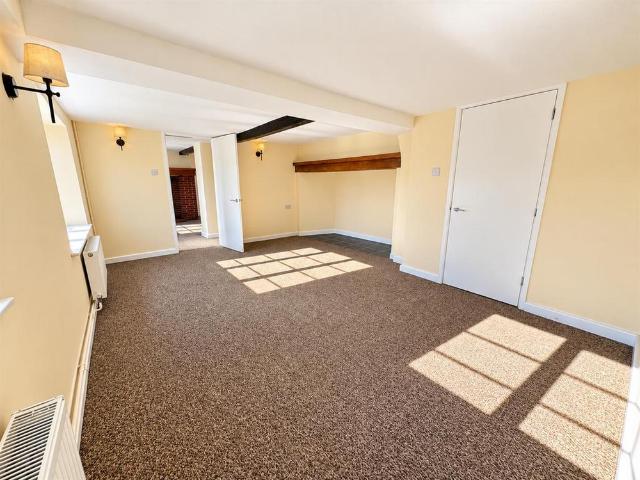 4 bedroom semi detached house to rent
