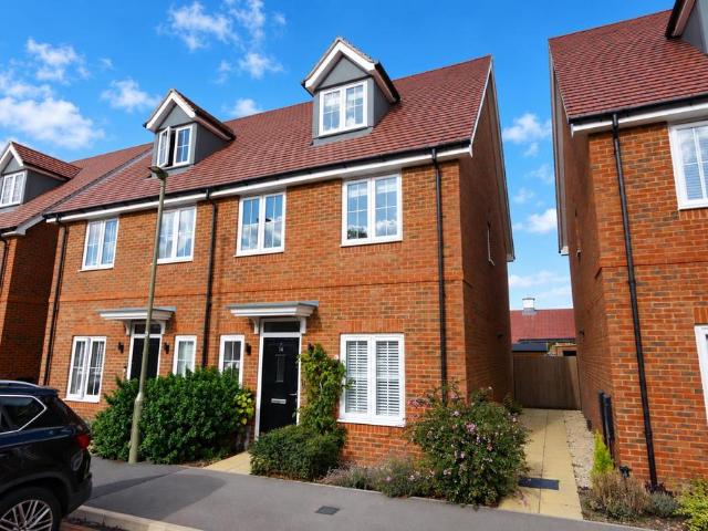 4 bedroom semi detached house to rent