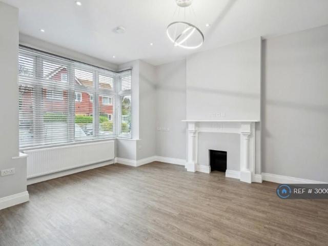 4 bedroom semi detached house to rent