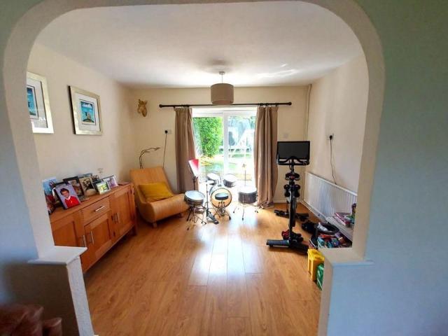 4 bedroom semi detached house to rent