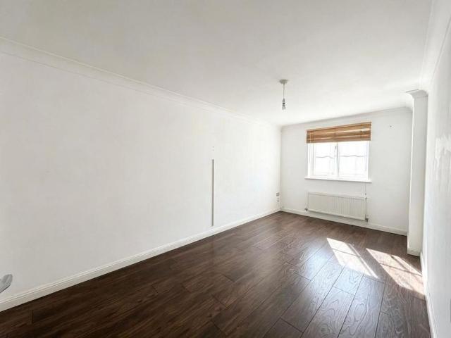 4 bedroom semi detached house to rent