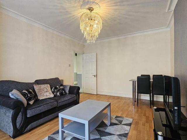 4 bedroom semi detached house to rent