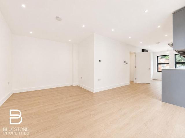 4 bedroom semi detached house to rent