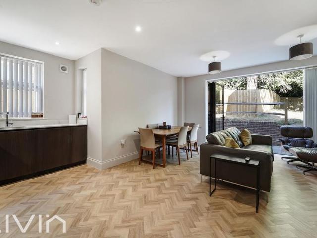 4 bedroom semi detached house to rent