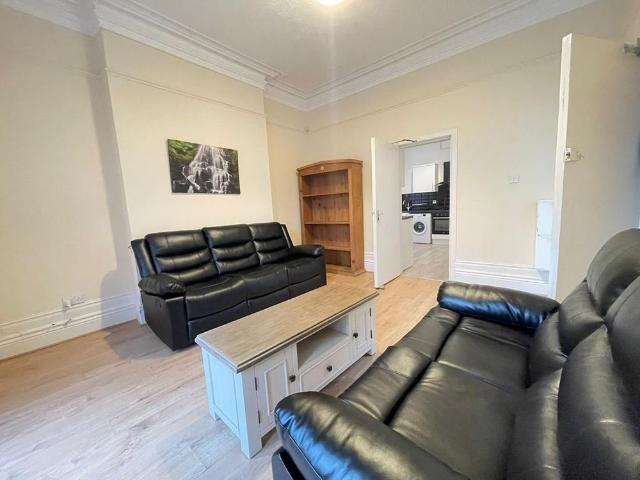 4 bedroom semi detached house to rent