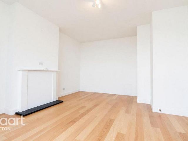 4 bedroom semi detached house to rent