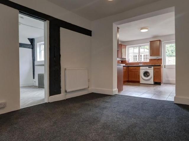 4 bedroom semi detached house to rent