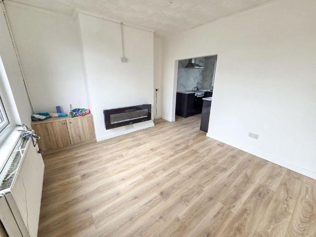 4 bedroom semi detached house to rent