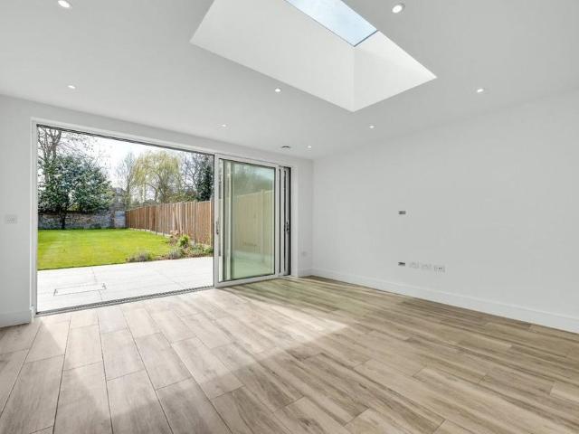4 bedroom semi detached house to rent