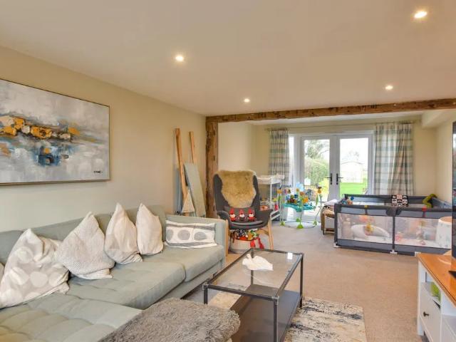 4 bedroom semi detached house to rent