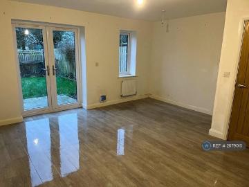 4 bedroom semi detached house to rent
