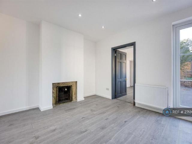 4 bedroom semi detached house to rent