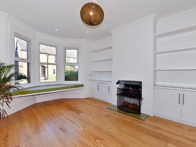 4 bedroom semi detached house to rent