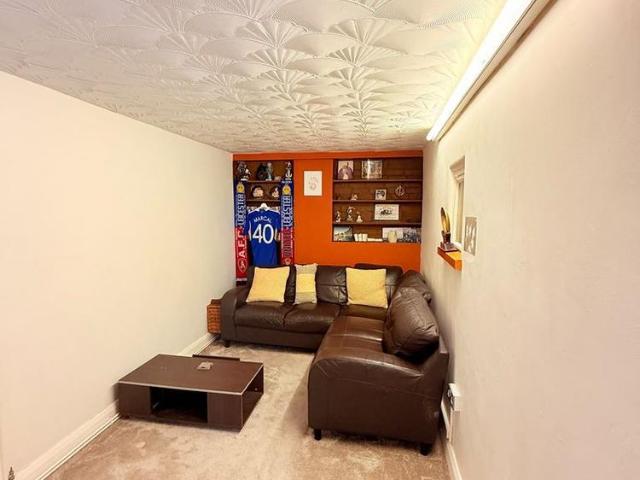 4 bedroom semi detached house to rent
