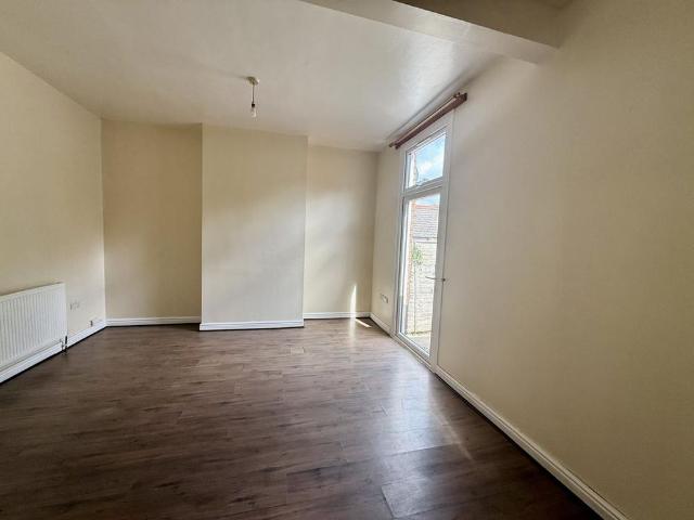 4 bedroom semi detached house to rent