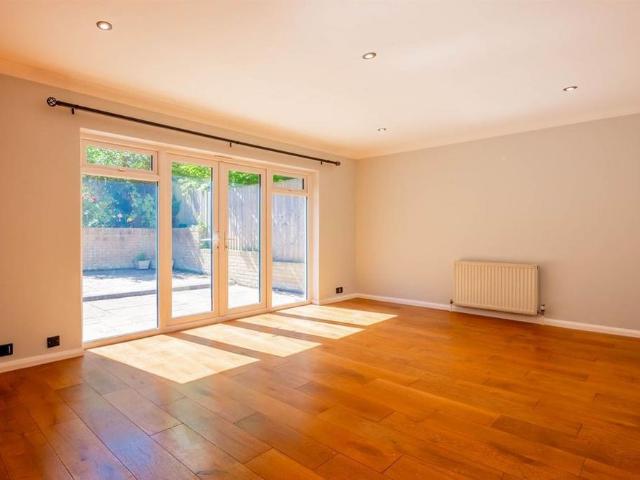 4 bedroom semi detached house to rent