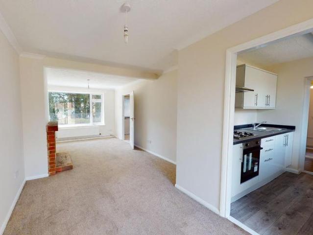 4 bedroom semi detached house to rent