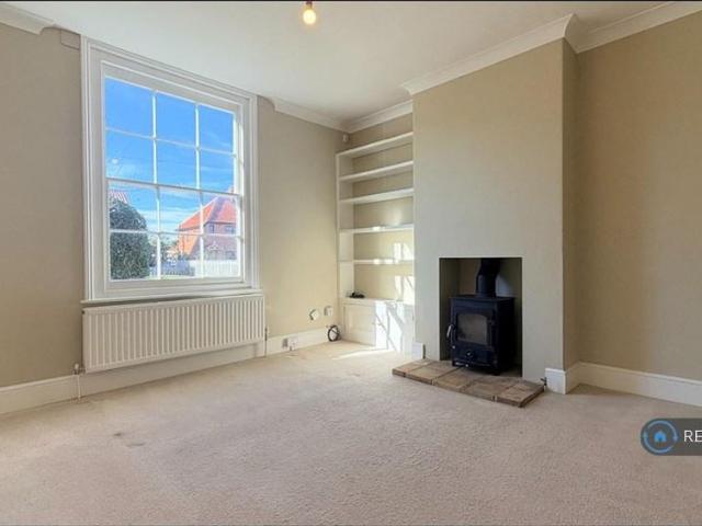 4 bedroom semi detached house to rent