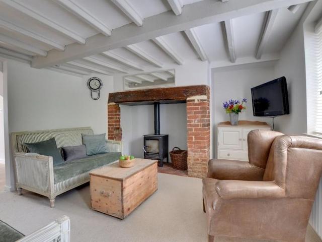4 bedroom semi detached house to rent
