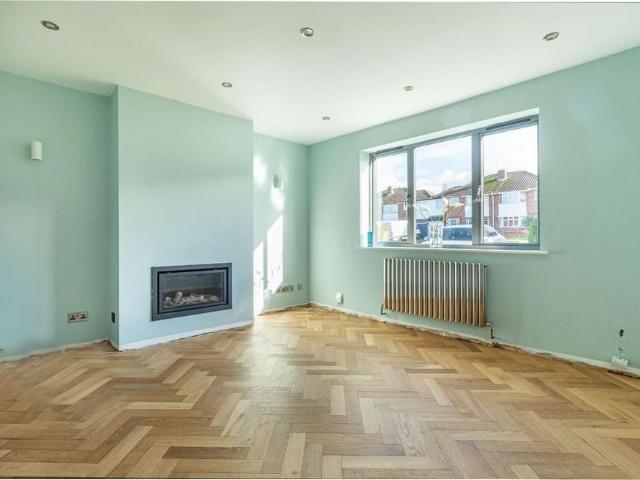 4 bedroom semi detached house to rent
