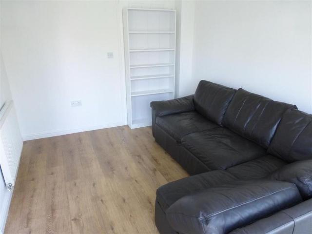 4 bedroom semi detached house to rent