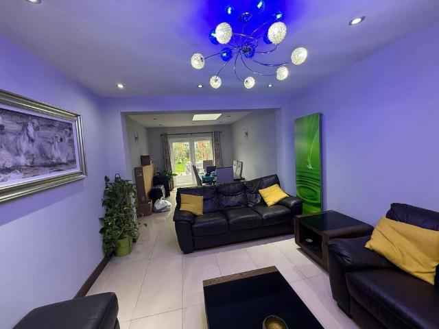 4 bedroom semi detached house to rent