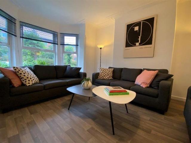 4 bedroom semi detached house to rent
