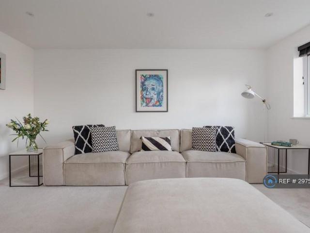 4 bedroom semi detached house to rent