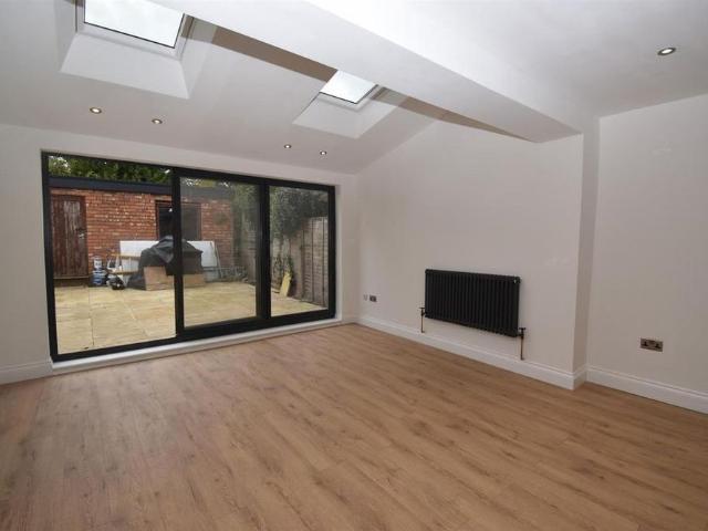 4 bedroom semi detached house to rent