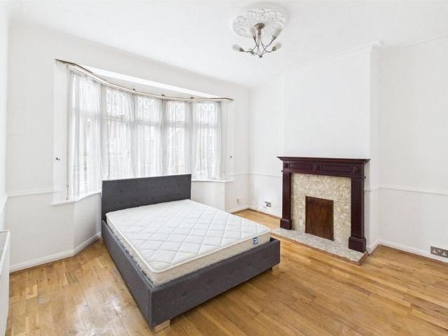4 bedroom semi detached house to rent
