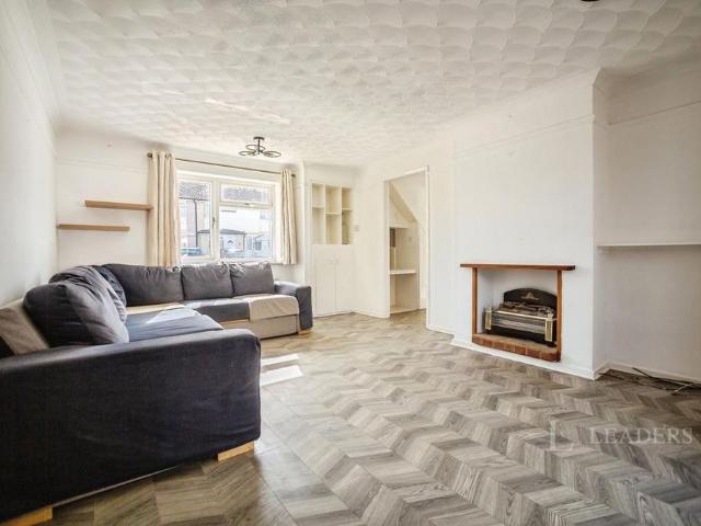 4 bedroom semi detached house to rent