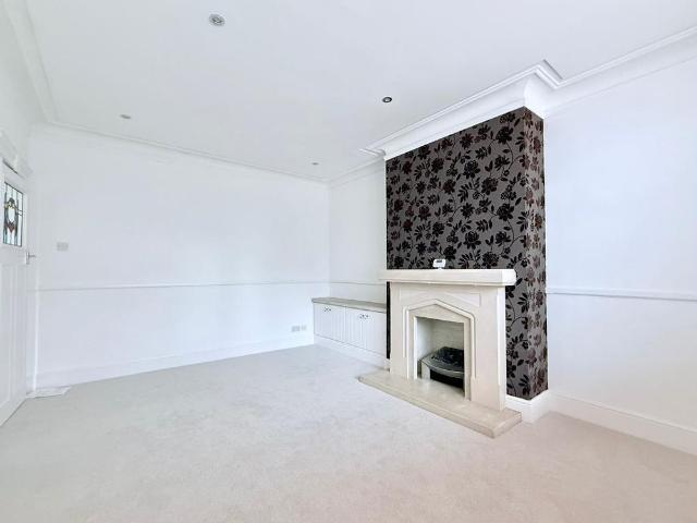 4 bedroom semi detached house to rent