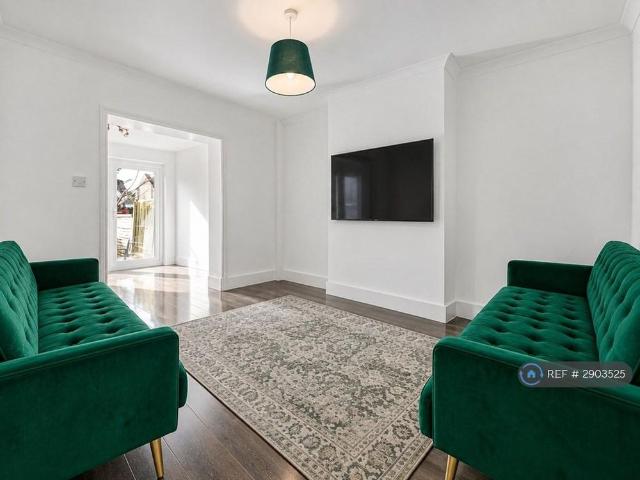 4 bedroom semi detached house to rent
