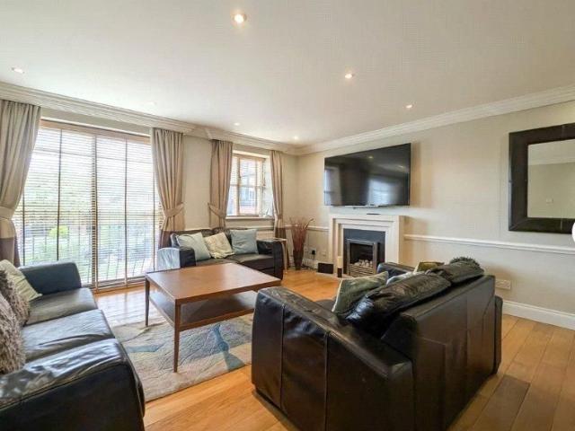 4 bedroom semi detached house to rent