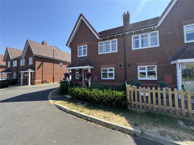 4 bedroom semi detached house to rent