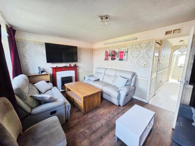 4 bedroom semi detached house to rent