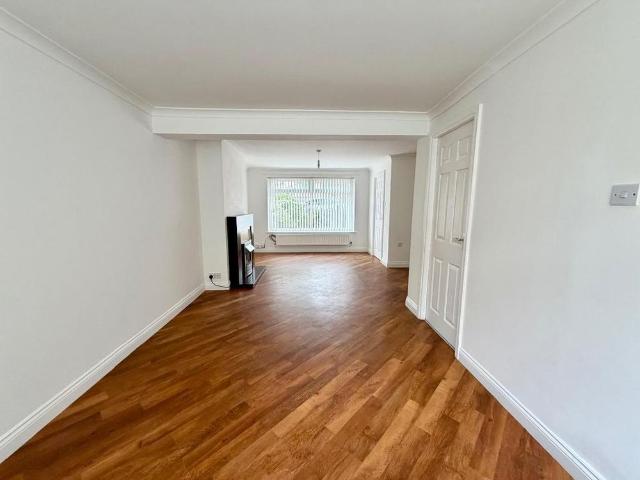 4 bedroom semi detached house to rent