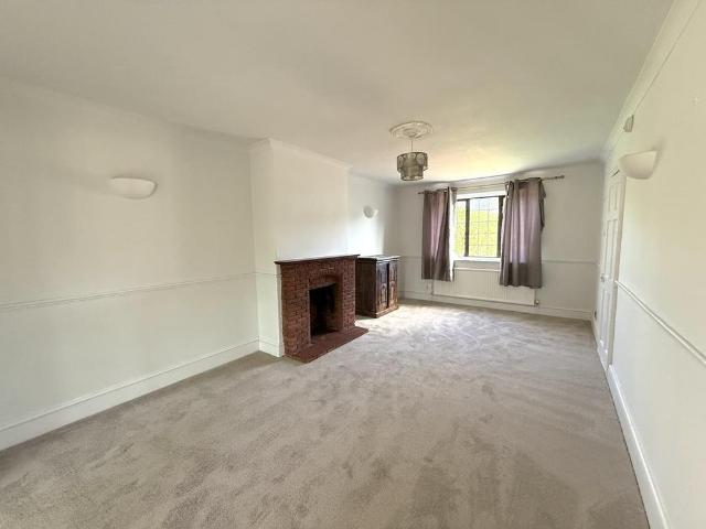4 bedroom semi detached house to rent