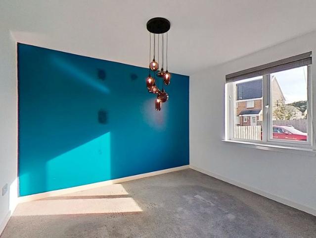 4 bedroom semi detached house to rent