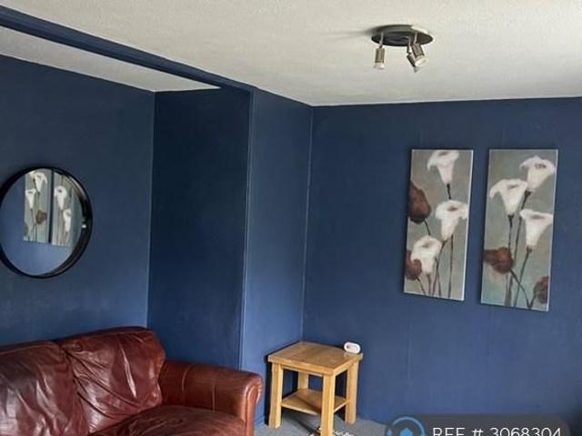4 bedroom semi detached house to rent