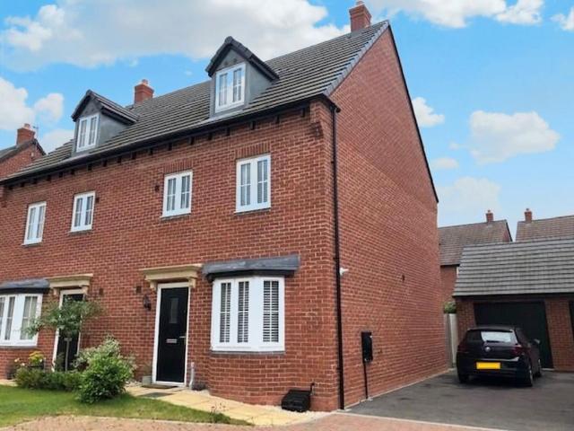 4 bedroom semi detached house to rent
