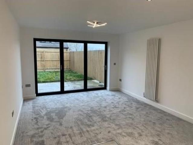 4 bedroom semi detached house to rent