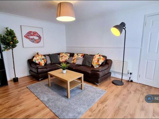 4 bedroom semi detached house to rent