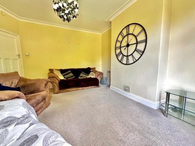4 bedroom semi detached house to rent