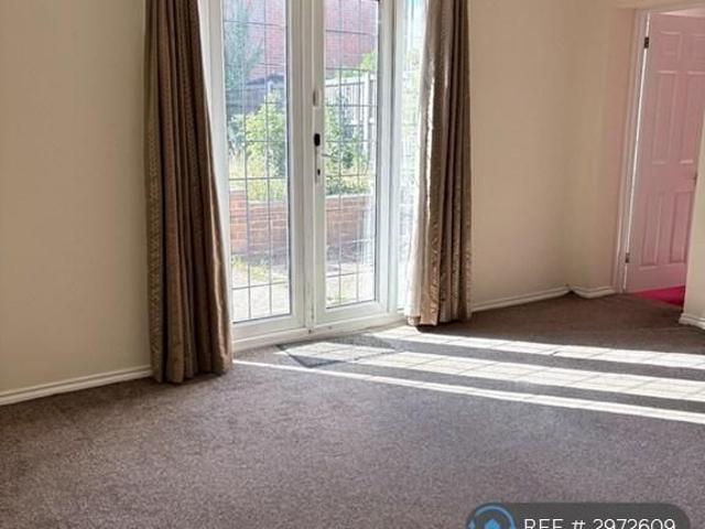 4 bedroom semi detached house to rent